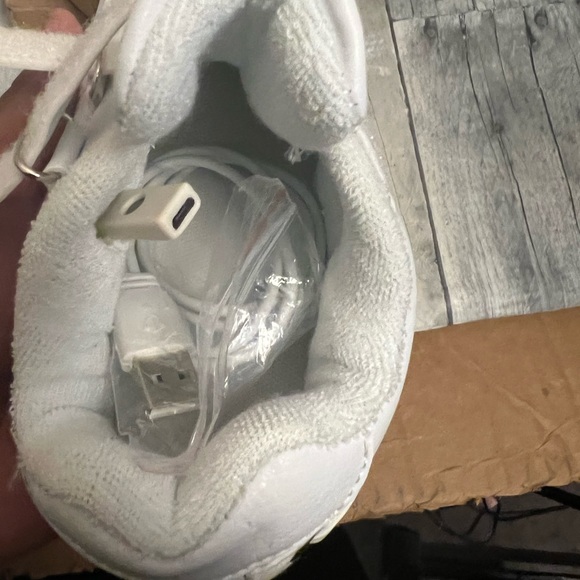 New kids light up shoes size 6 - Picture 8 of 9